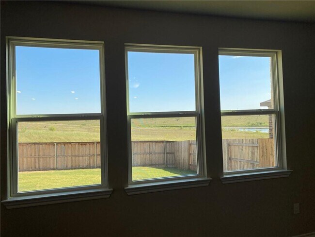 Building Photo - 670 Pepperbark Loop