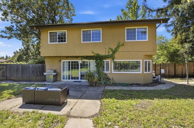 Building Photo - Wonderful 4bd/2.5ba Cameron Park Home with Pool and RV Access!
