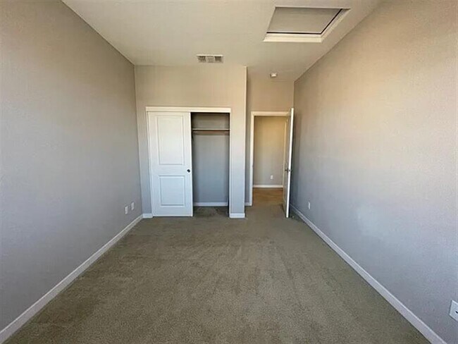 Building Photo - Happy Home For All S