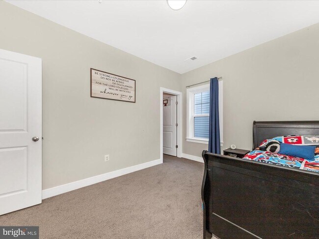 Building Photo - 1807 Fairway Ln