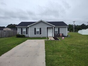 Building Photo - Quaint City Living