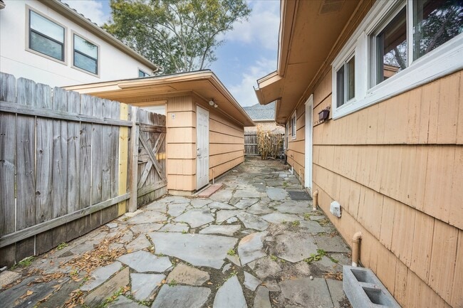 Building Photo - 501 Wilmington Dr