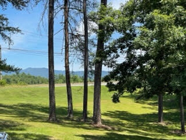 Building Photo - VILLA WITH MOUNTAIN VIEWS