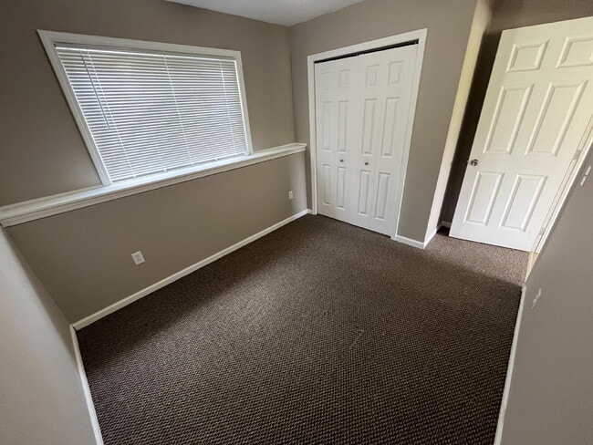 Building Photo - Spacious 4-Bedroom, 3-Bathroom House in Ca...