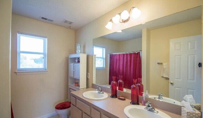 Building Photo - 101 Pine Ridge Plz