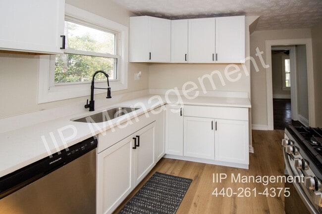 Building Photo - 2127 Rossmoor Rd