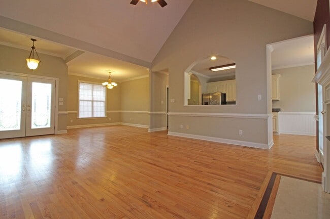 Building Photo - Lane Tree