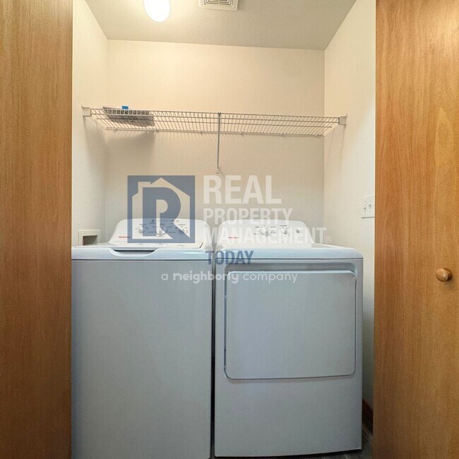 Building Photo - Akshanx LLC - 425/427 (Cascade Group - Sil...
