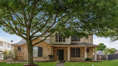 Building Photo - MOVE IN READY