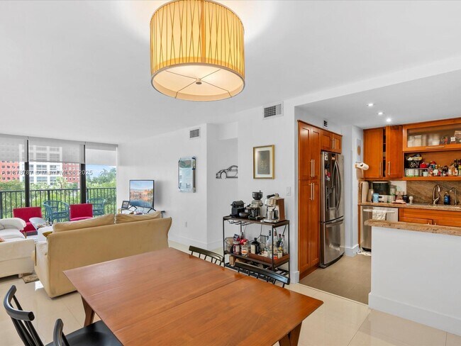 Building Photo - 1450 Brickell Bay Dr