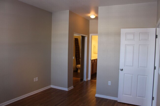Building Photo - Beautiful Southeast Fort Collins Condo with Community Amenities
