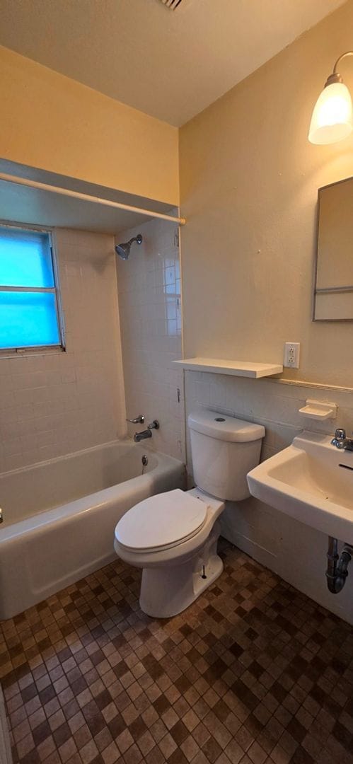 Building Photo - Newly Remodeled House for Rent in Crestwood