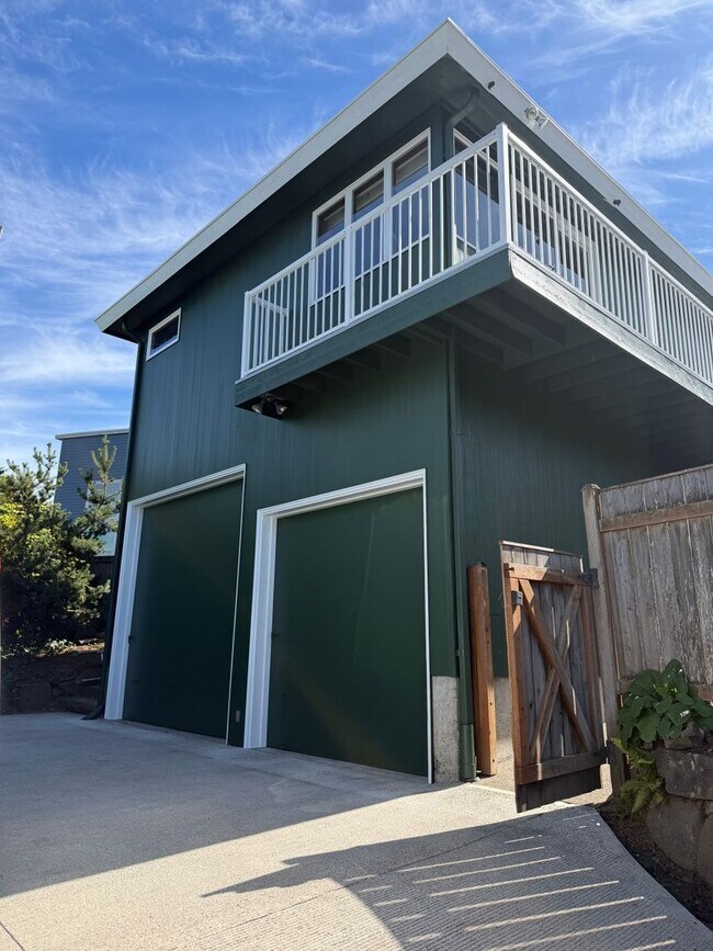 Building Photo - 3030 NW 95th St