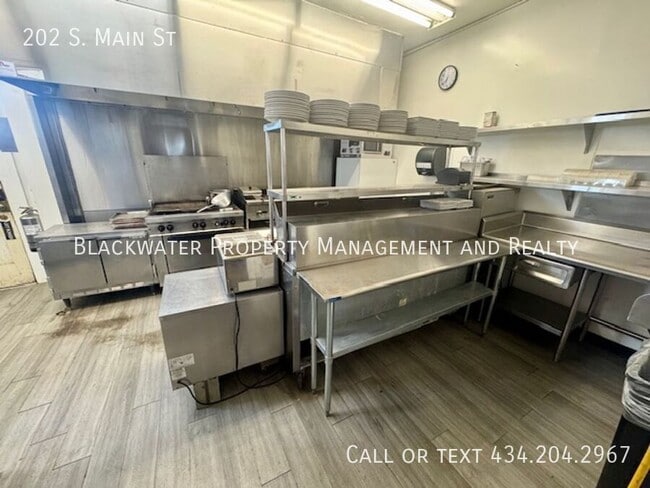 Building Photo - 202 S Main St