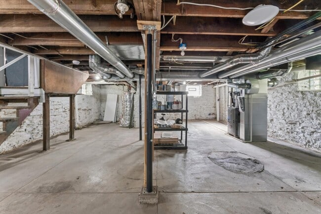 Building Photo - 382 Morrison Ave