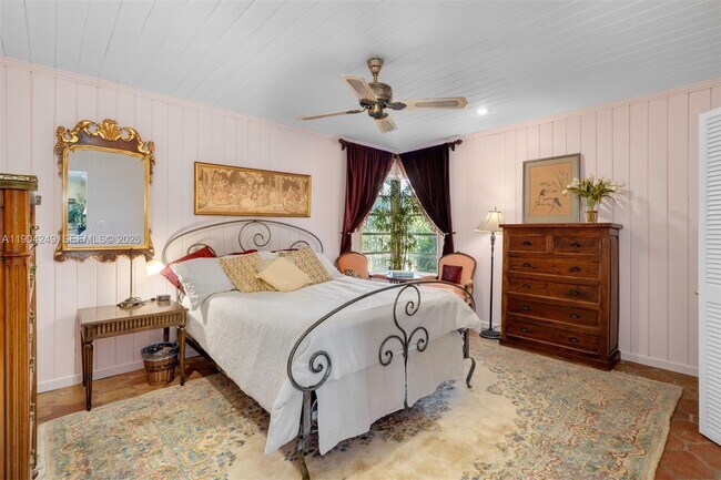 Building Photo - 7975 Biscayne Point Cir