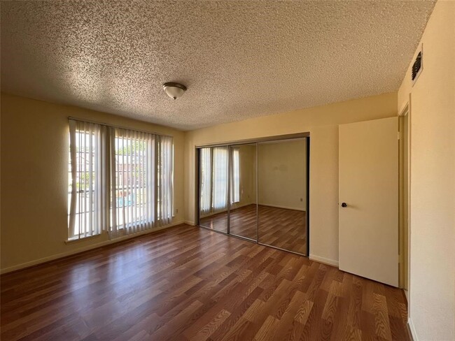 Building Photo - 12400 Overbrook Ln