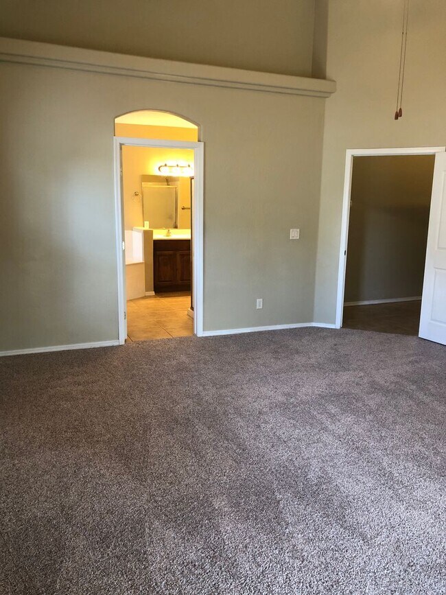 Building Photo - Four Bedroom Home w/3 Car Garage in Prescott