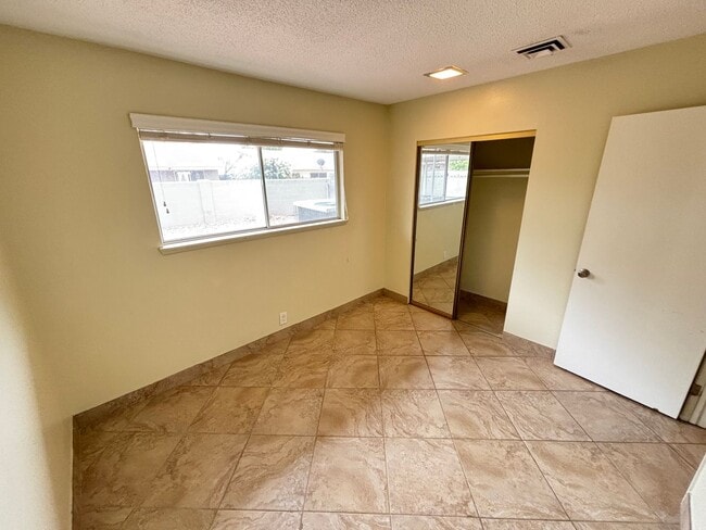 Building Photo - Beautiful single story 3BR/2BA home locate...
