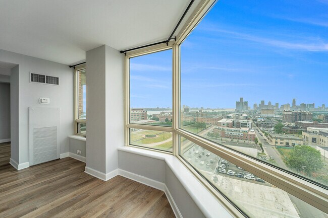 Building Photo - 3320 Spinnaker Ln