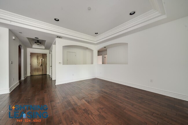 Building Photo - 10641 Woodbridge St