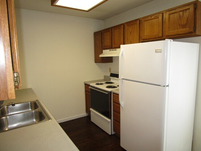 Building Photo - 2404-2406 Calder Ct.