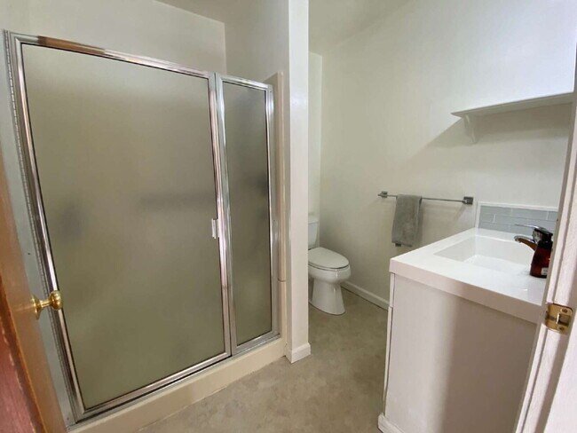 Building Photo - Rustic 4-Bed, 2-Bath Home in Happy Valley ...