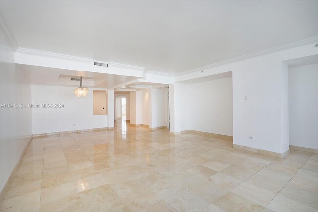 Building Photo - 848 Brickell Key Dr