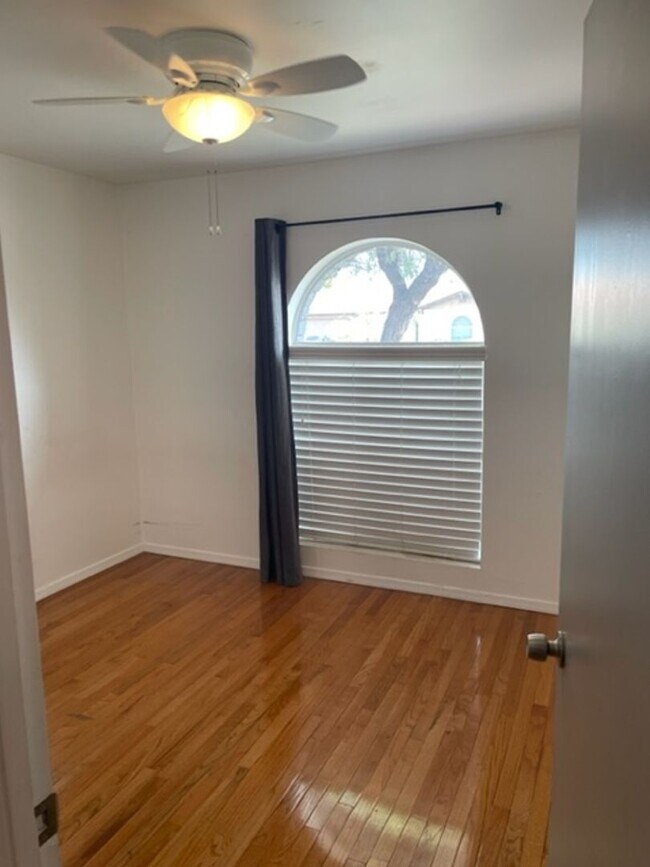 Building Photo - Charming 3 Bedroom Home | Oversized Backyard on Corner Lot