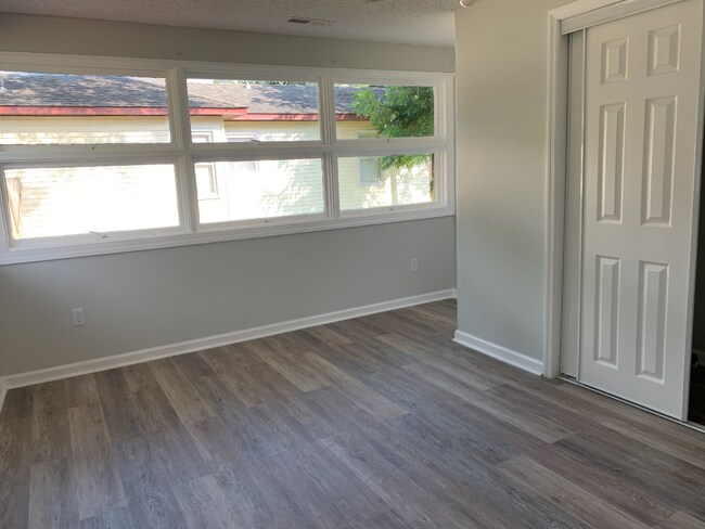 Building Photo - Coming soon!!!  1/2 off 1st full months re...