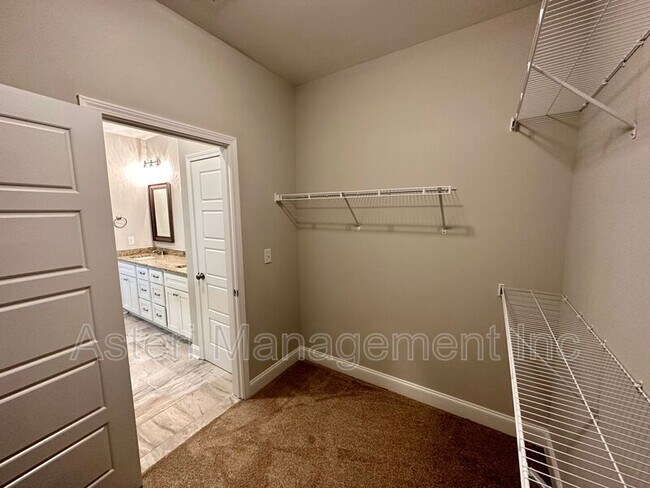 Building Photo - 107 Lasso Drive