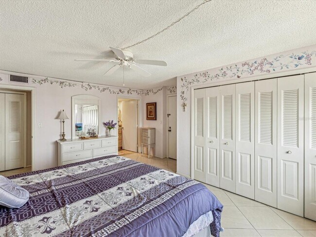 Building Photo - 255 Dolphin Point