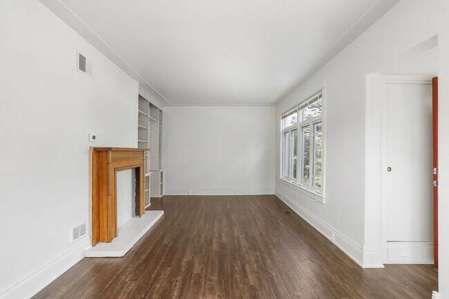 Building Photo - 1190 Lakeview