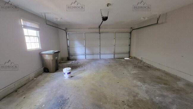 Building Photo - 1218 Byron Ave SW