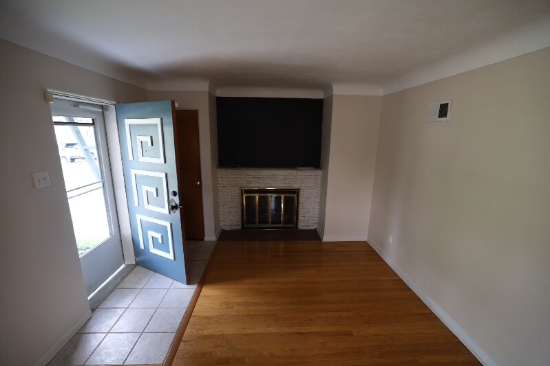 Building Photo - 1041 Martha Ln
