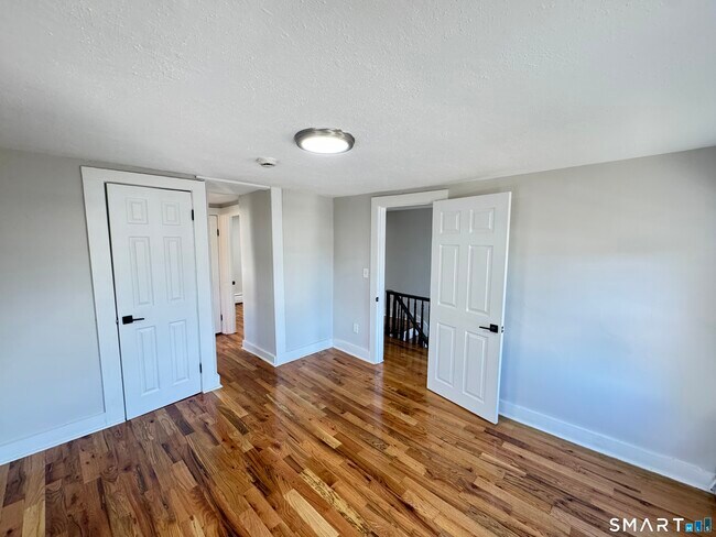 Building Photo - 137 Middletown Ave