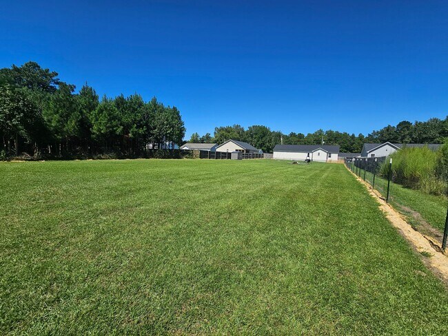 Building Photo - 3 Bed, 2 Bath Home In Woodbury Farm!