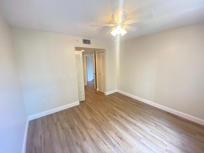 Building Photo - 4155 N Haverhill Rd