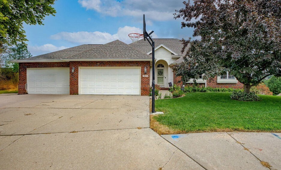 Primary Photo - 1525 Berwick Cir