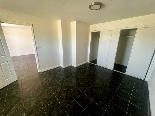Building Photo - 6568 Oasis Ave