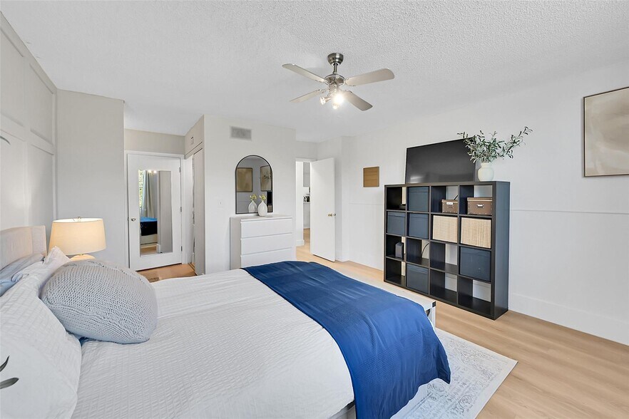 Building Photo - 2660 Carambola Cir N