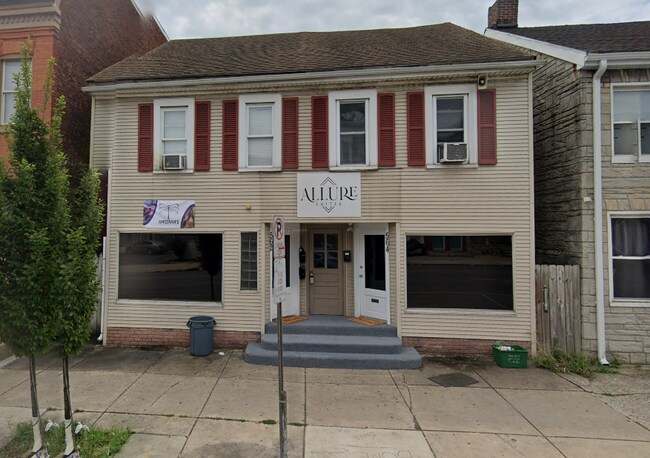 Primary Photo - 562 W Market St