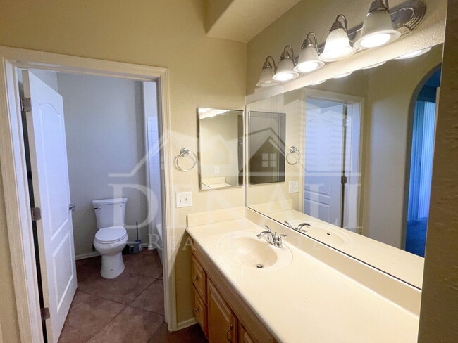 Building Photo - 2929 W Yorkshire Dr