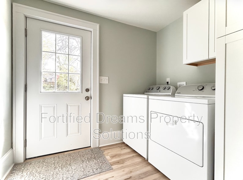 Building Photo - 2240 Queen St