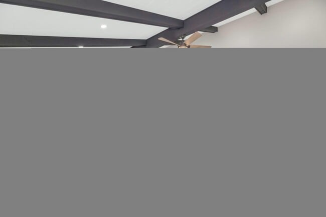 Building Photo - 7509 N Vía Del Elemental