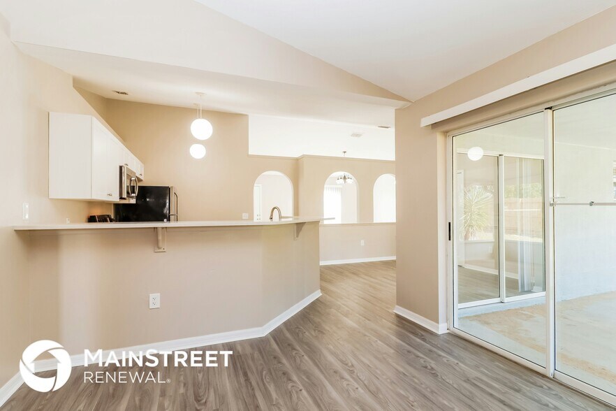 Building Photo - 14336 Coronado Dr