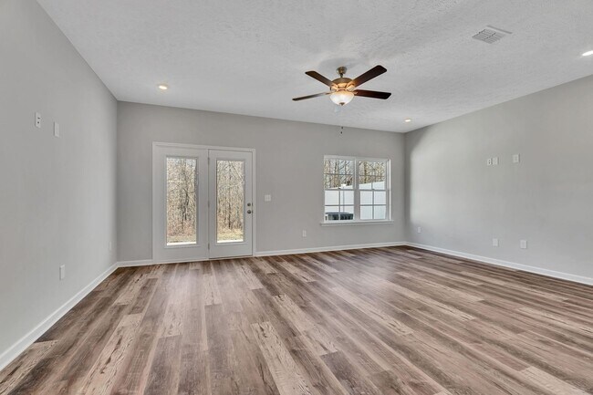 Building Photo - Beautiful NEW 3 Bed 2.5 Bath Townhome in M...