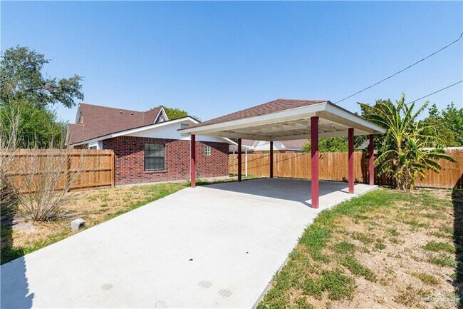 Building Photo - 700 N 7th St