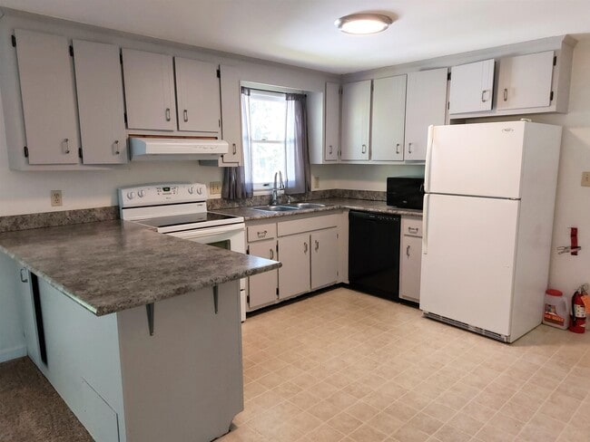 Building Photo - 6 Woodland Ct