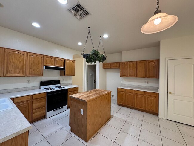 Building Photo - 3 BEDROOM IN SAN TAN RANCH IN GILBERT